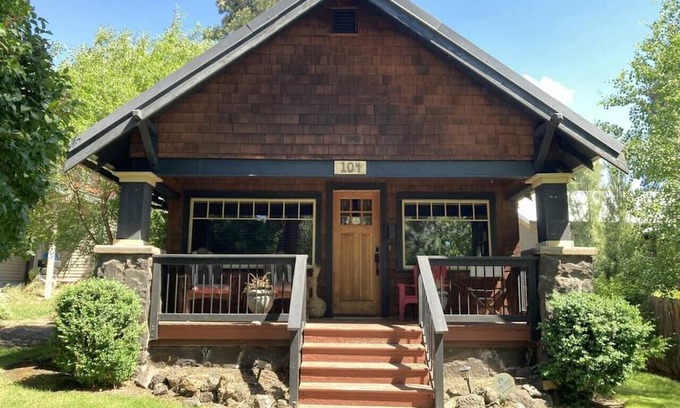 Old Bend Casa | Charming Bungalow in Walkable Old Bend