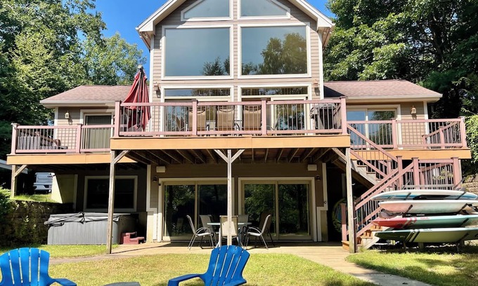 Sturbridge Casa | Lakeside Getaway! Gorgeous views! Sleeps 8+