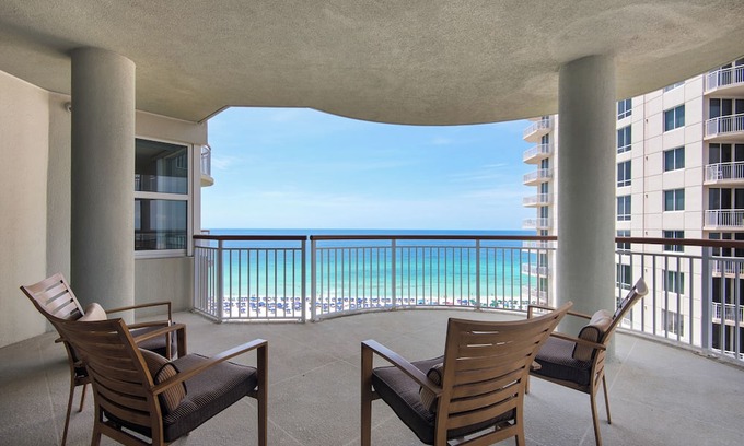 Navarre Beach Condominio | **NEW** Sleeps 6 w/ Beach Chair Service /Gulf Front and Sunset Views /10th Fl