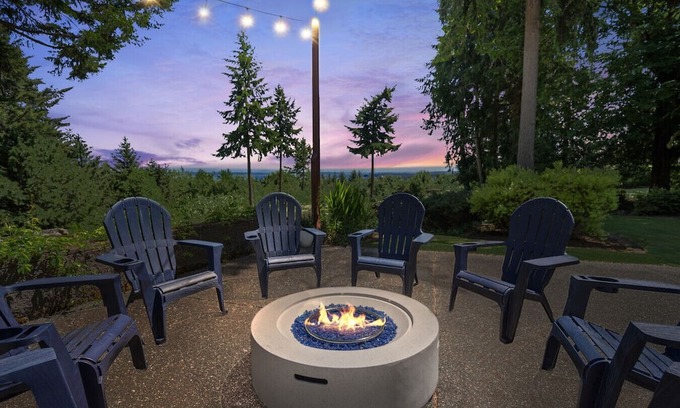Poulsbo Casa | Evergreen View Retreat Sleeping up to 16