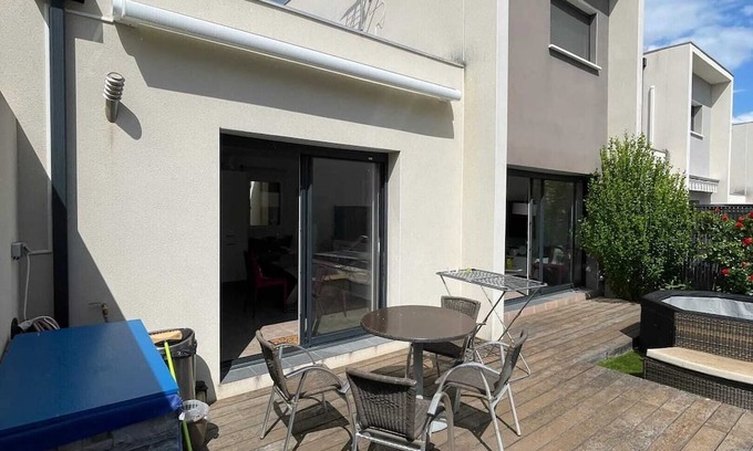 Juvignac Casa | Homerez - Family House with Pool in Juvignac