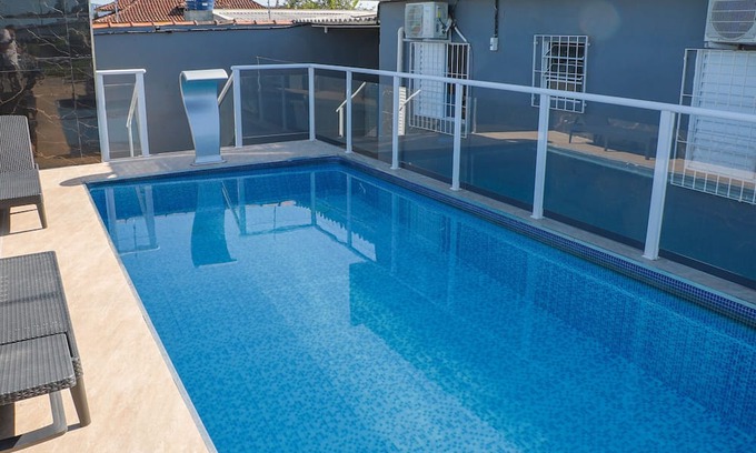 Peruibe Casa | Casa completa com piscina e churrasq, pet friendly