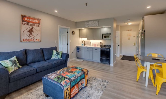Lincoln Apartamento | Riverside Condo with Amenities