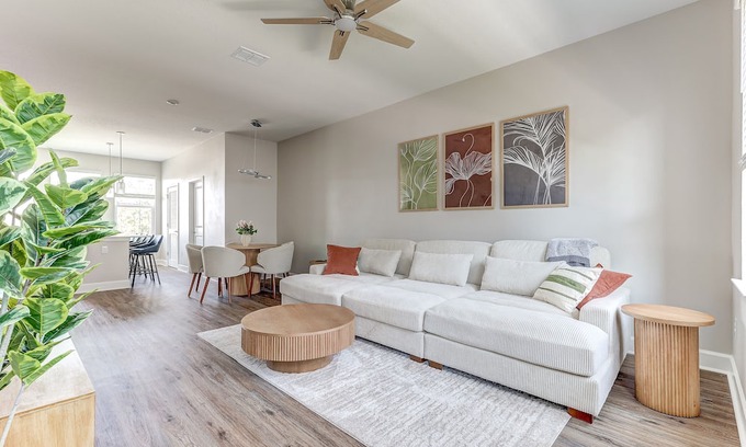Tampa Casa | Stylish Midtown 3 Bedroom 4 Bathroom Pvt Garage, Family & Group Ready