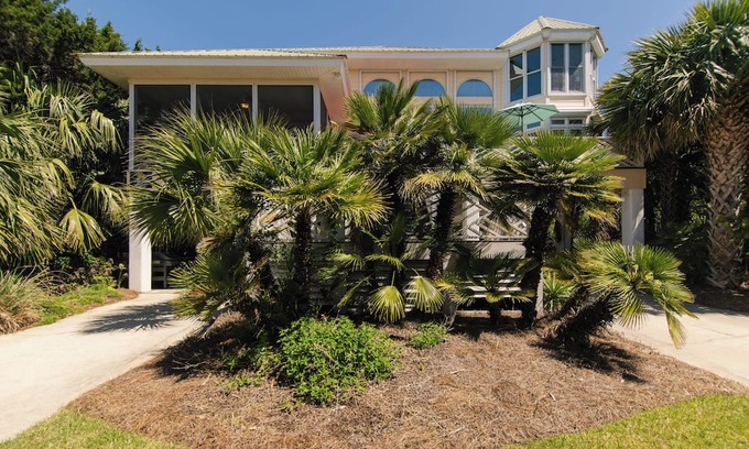 Edisto Island Casa | Casa Del Sol-Ocean View Home One Block from Beach Access-Free WiFi,Screened Porch,Crow's Nest