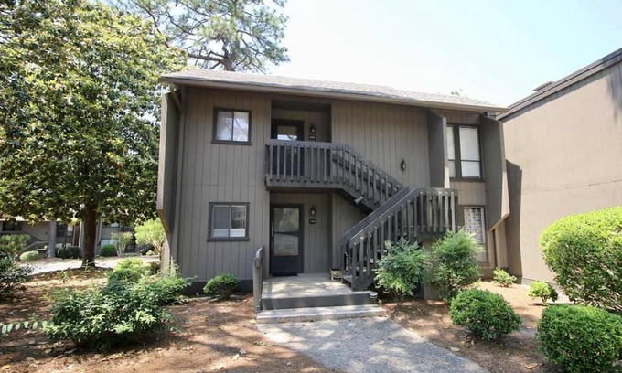 Pinehurst Condominio | Sealladh Loch Summary