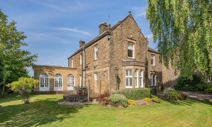 Beamish Casa | Osborne Villa - Four Bedroom House, Sleeps 8