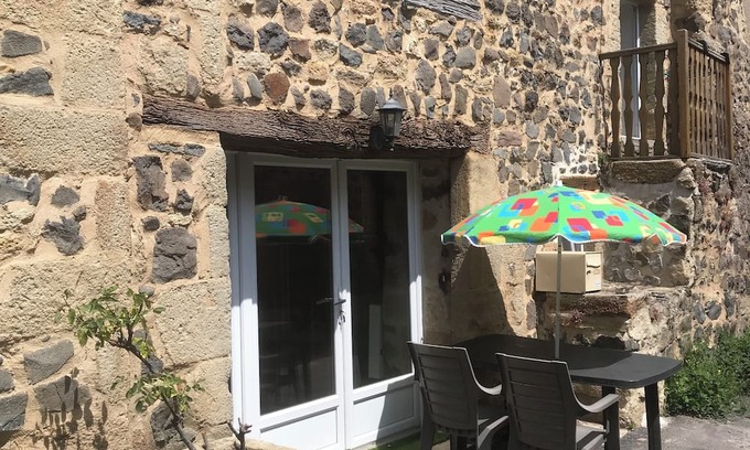 Yronde-et-Buron Casa | Charming rentals in the heart of Auvergne