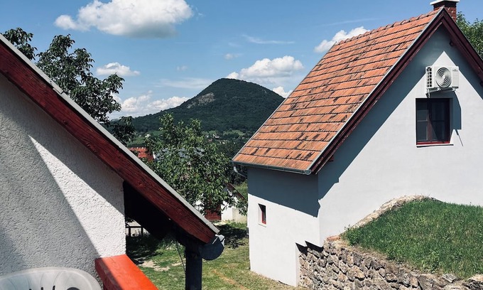 Nemesgulacs Cabaña | Cosy one bedroom cottage with perfect views with AC close to Lake Balaton