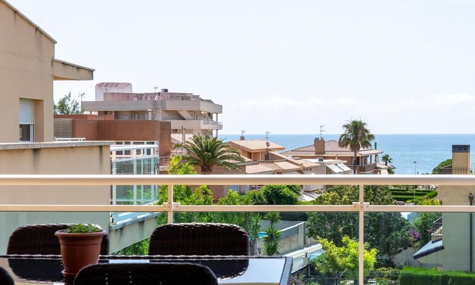 Costa Dorada Apartamento | Penthouse with terrace and pool 100m beach