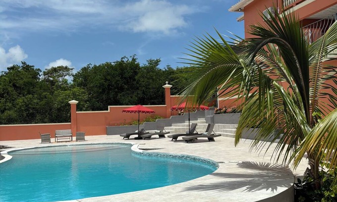 Silver Sands Apartamento | Charming 3-bedroom apartment with Pool, WiFi, AC in enchanting Duncan’s Bay