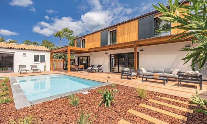Le Grand-Village-Plage Casa | New air-conditioned archecte villa, heated pool near beach and shops