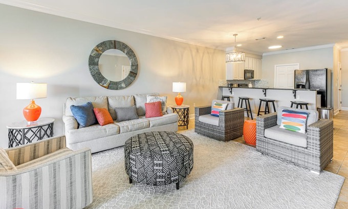 Dadeville Condominio | Pool & Dock Access: Waterfront Dadeville Condo!