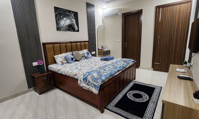 Zirakpur Apartamento | 2-bedroom apartment in lovely Nabha with AC, WiFi. Enjoy your stay