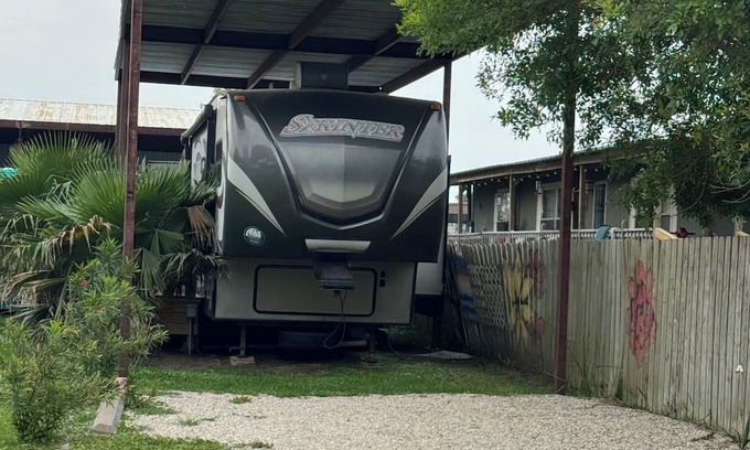 Port Lavaca Casa | Bunk House RV-bedroom RV in fantastic Port O'Connor TX with AC