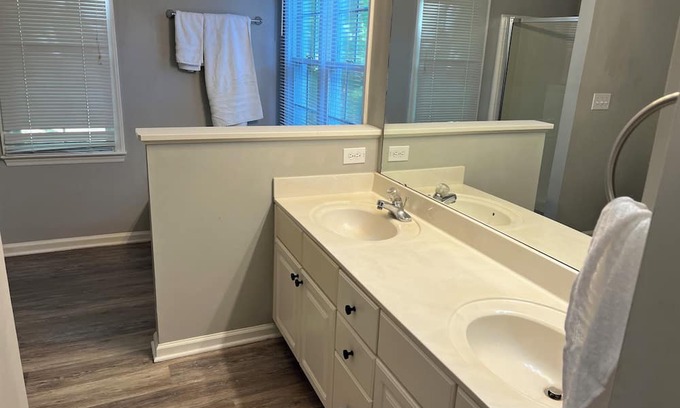 Cary Casa | Grand 3Bedroom Retreat in Cary