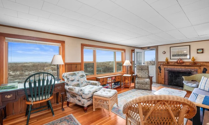 Sagamore Beach Cabaña | Dog-friendly oceanfront 3-Bedroom Cottage with AC and Stunning Views