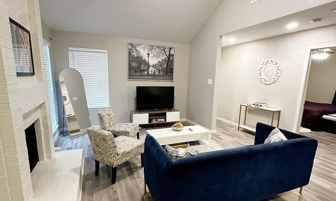 Fort Worth Casa | Ctrl+Alt +Relax - Cozy Work Stay house with WiFi, AC in Fort Worth