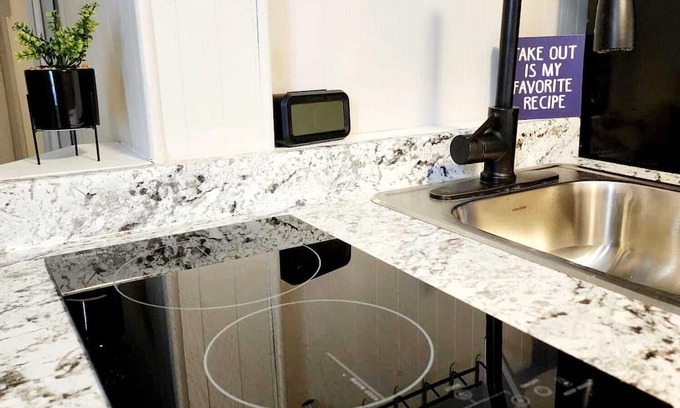 Ashland Apartamento | Cozy compact Studio in Ashland, PA, High-speed Wi-Fi , AC & Complimentary coffee