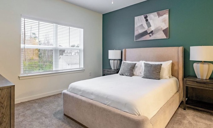 Wilmington Apartamento | Barsala l Brand-new fully furnished 3BD with access to fast Wi-Fi and gym