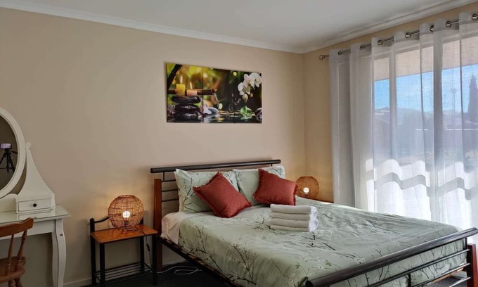 Adelaide Casa | Cozy Getaway retreat-5 bd 2 bath near beach and wineries