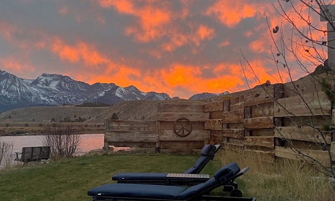 Stanley Cabina | A unique & tranquil newly renovated gem in the Sawtooths on the Salmon River
