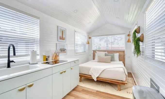 Overlook Apartamento | Teal & Terrazzo: Bright Portland Tiny Home