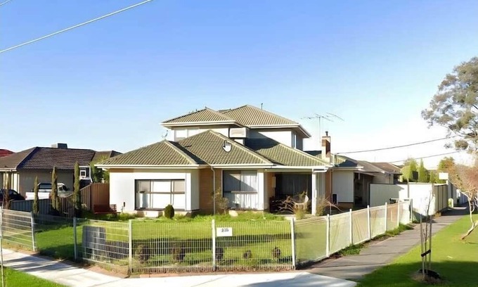 Fawkner Casa | Comfortable 4BR Home Near Melbourne Airport