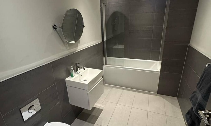 Brentwood Apartamento | Lovely One Bed Flat & Parking Heart of Brentwood, Close to Station & High Street