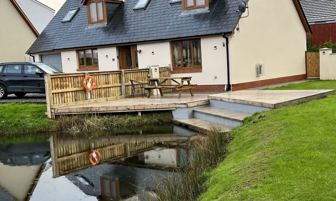 Haverfordwest Cabina | Heart of Johnston