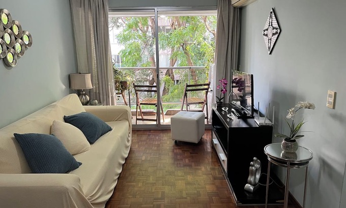 Pocitos Apartamento | Charming 1-bedroom apartment in wonderful Montevideo with WiFi, AC