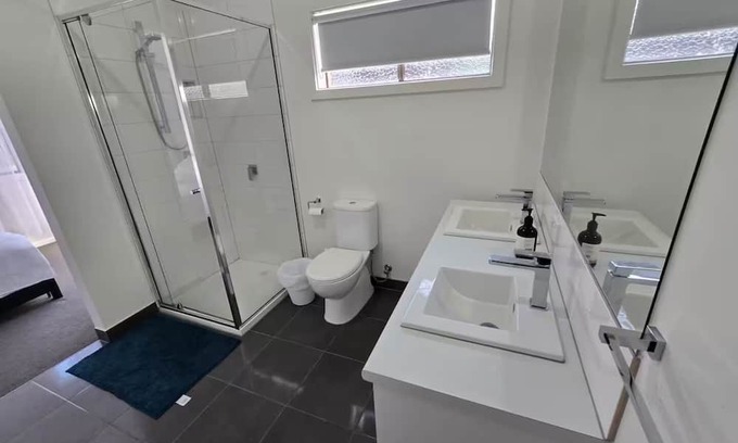 Pakenham Casa | 7 Serenity Home 3-bedroom house with WiFi and AC in peaceful Pakenham