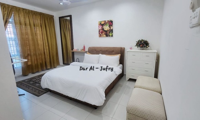 Kampung Bukit Rangin Casa | Spacious 4-bedroom house with WiFi, AC in welcoming Kuantan
