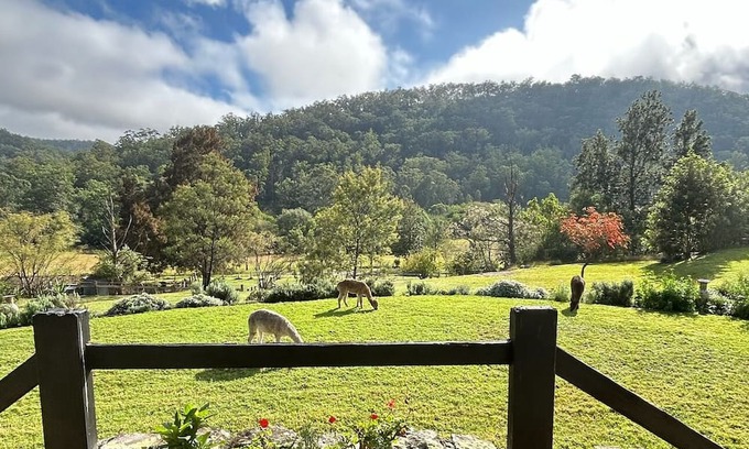Wollombi Otro | Wollombi Country House set in a private 4 acre garden estate with rural views.