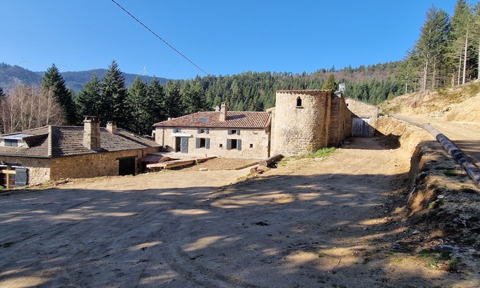 Saint-Symphorien-de-Mahun Casa | Domaine le Bouissou Du Mahun Gîtes for groups 15 to 40 people