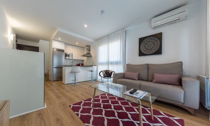 Concepcion Apartamento | Arturo Soria - Tríplex de 1 Dormitorio con terraza