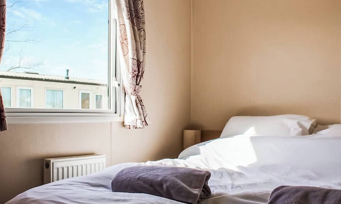 New Romney Casa | Introducing the Willerby Aurora, a 3-bedroom caravan designed with your comfort in mind.