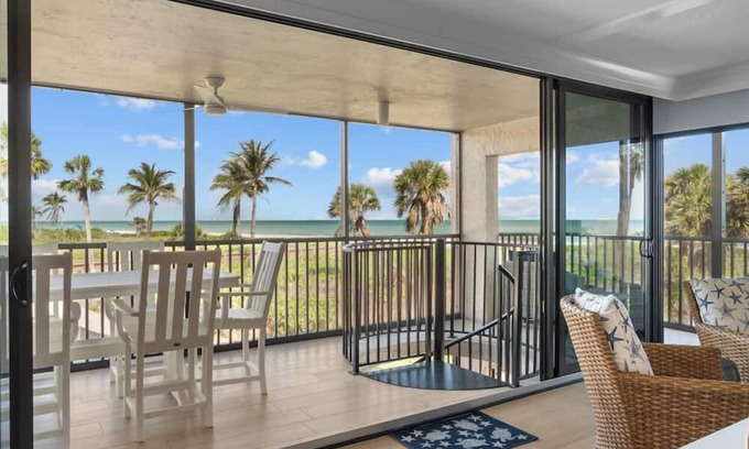 Sanibel Condominio | Corner Condo with 180° Gulf Views + Beach Access | Sundial R-206