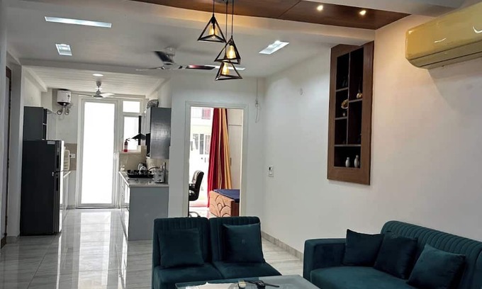Zirakpur Apartamento | Spacious 3-bedroom apartment with AC, WiFi in wonderful Zirakpur