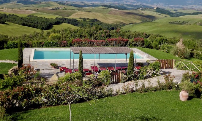 Gambassi Terme Apartamento | Exceptional Tuscany view! Air-conditioned beautiful restored farmhouse apartment