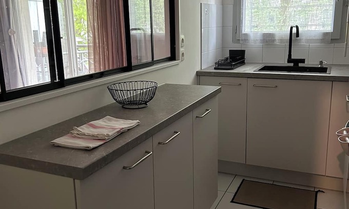 Mantes-la-Jolie Apartamento | Charming T2 on the edge of the Seine with terrace