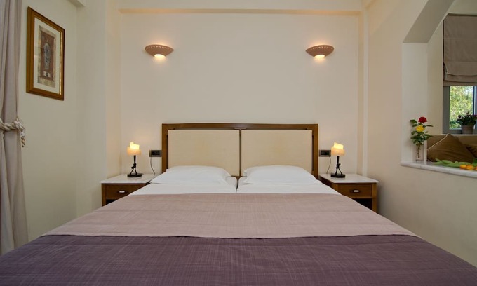 Longos Apartamento | Charming 1-bedroom apartment in delightful Loggos with AC, WiFi