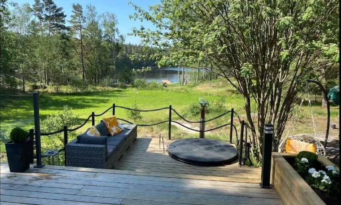 Pargas Cabina | Cabin with own lake and palju hot tub