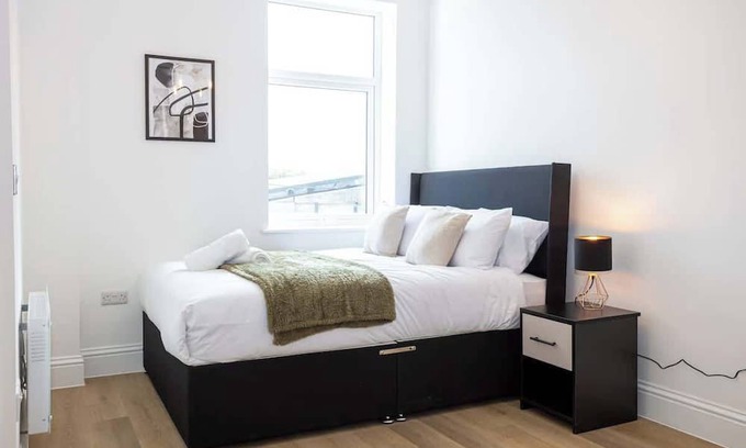 Walkden Apartamento | NEW! Stunning Flat, Ideal for Business, Sleeps 4!
