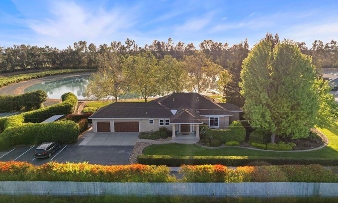 Galt Casa | Discover the Lakeview Villa Escape