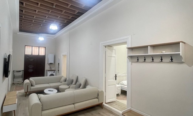 Antalya City Centre Apartamento | Spacious Large 3-bedroom apartment in Antalya with WiFi, AC, Joint Garden
