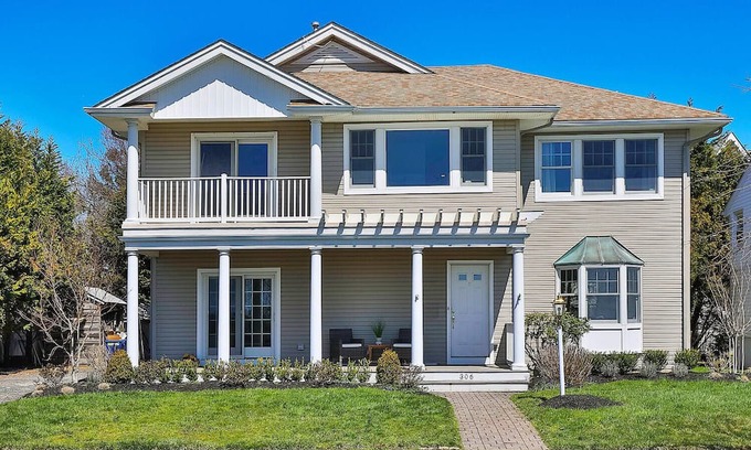 Spring Lake Casa | Water Views Spacious 5-bedroom house in charming Spring Lake.
