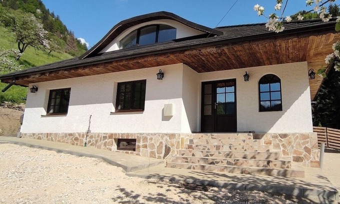 Moeciu de Sus Casa | Marvelous 4-bedroom house with WiFi in Moieciu de Sus, near Bran Castle