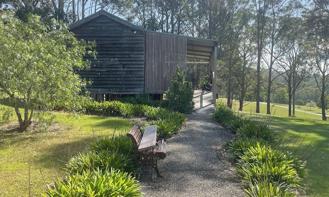 Narooma Cabina | Charming cabin in welcoming Narooma with fitness room, WiFi, AC