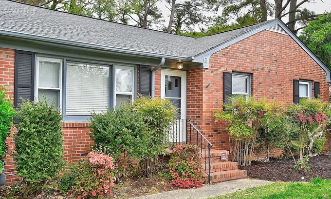 Northeast Virginia Beach Casa | Perfect location - Close to the Ocean and Bay in Virginia Beach